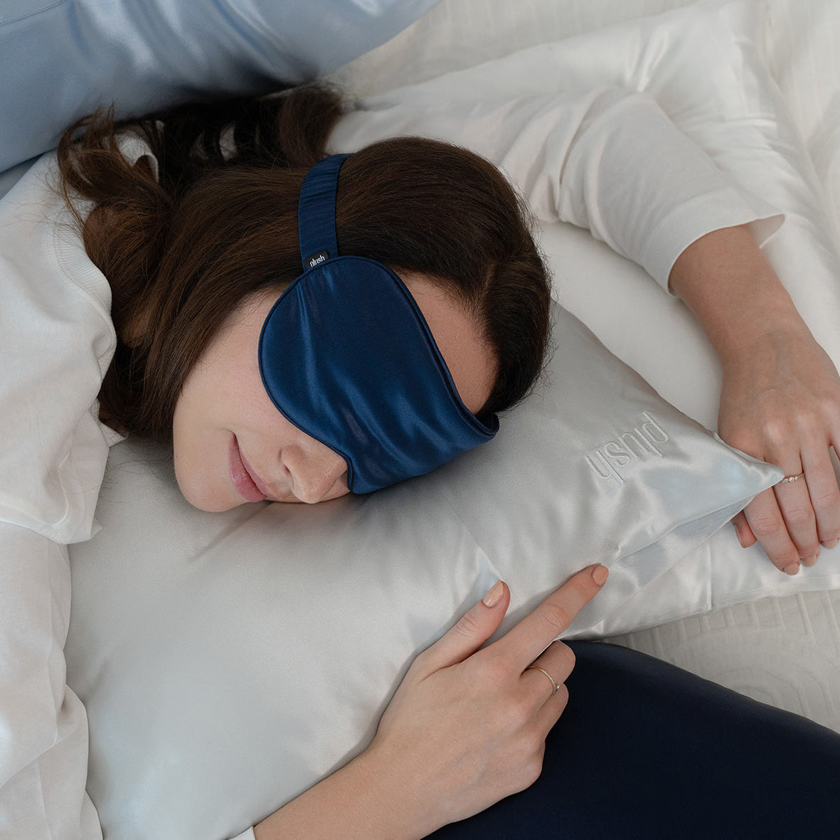 THE PLUSH SILK PILLOWCASES